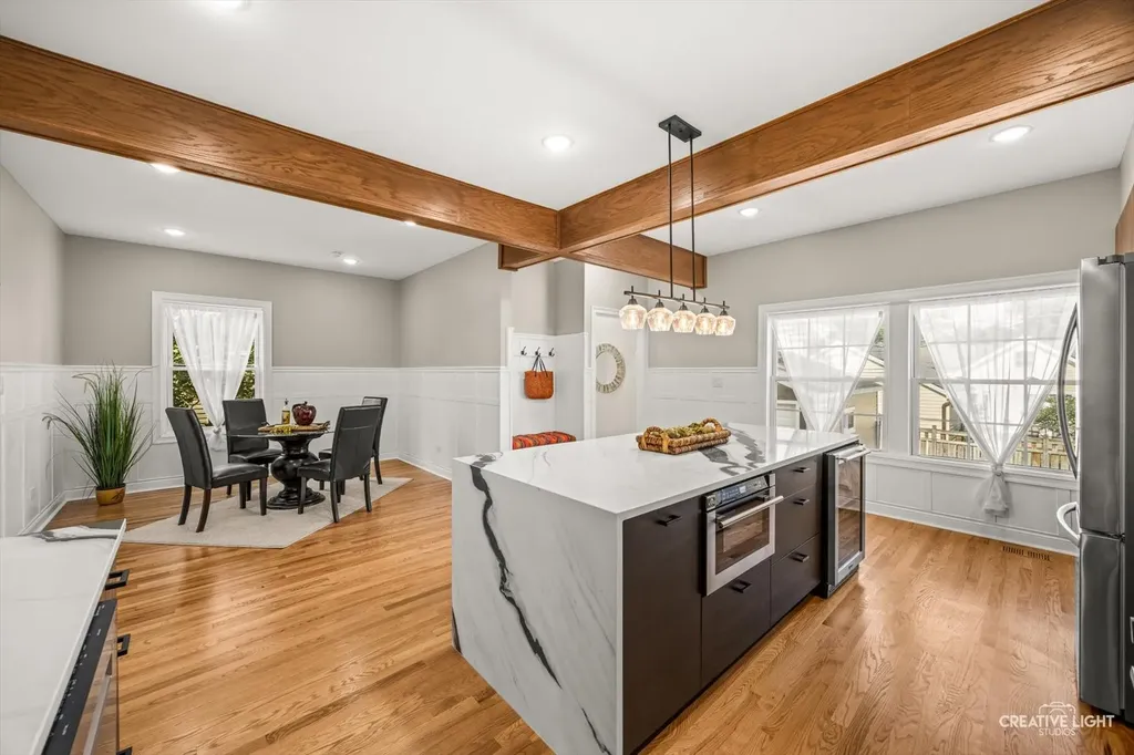 4633 Wolf Road Western Springs IL 60558