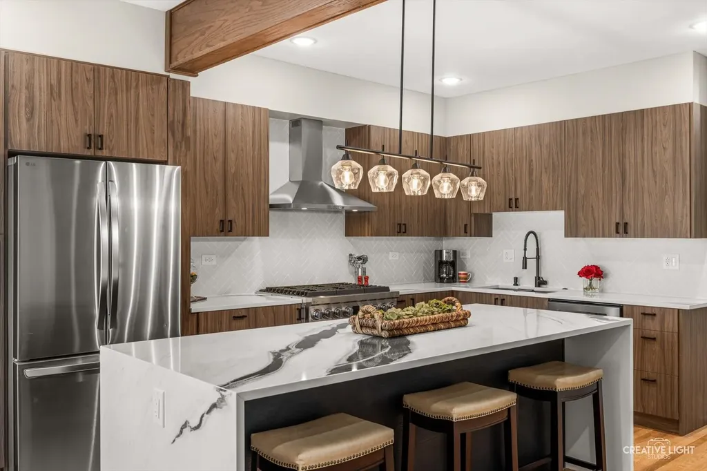 4633 Wolf Road Western Springs IL 60558