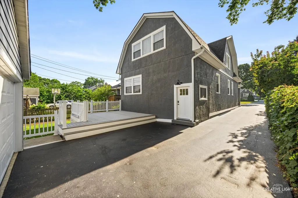 4633 Wolf Road Western Springs IL 60558