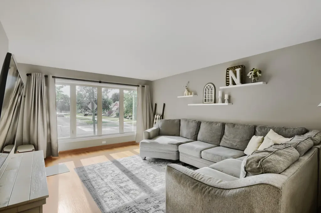 10433 South Harding Avenue Chicago IL 60655