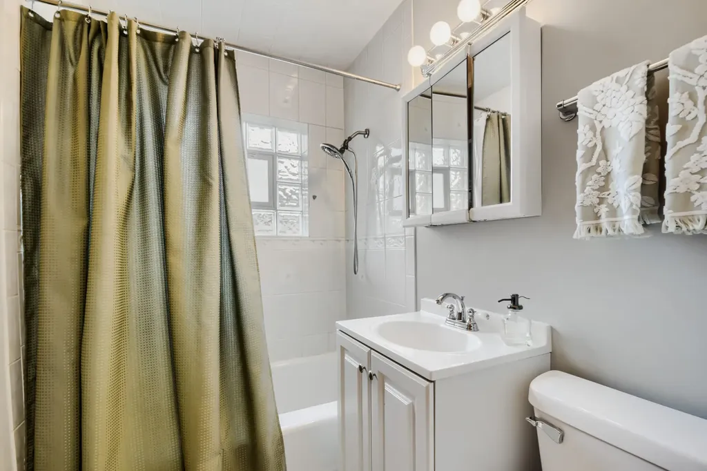 10433 South Harding Avenue Chicago IL 60655
