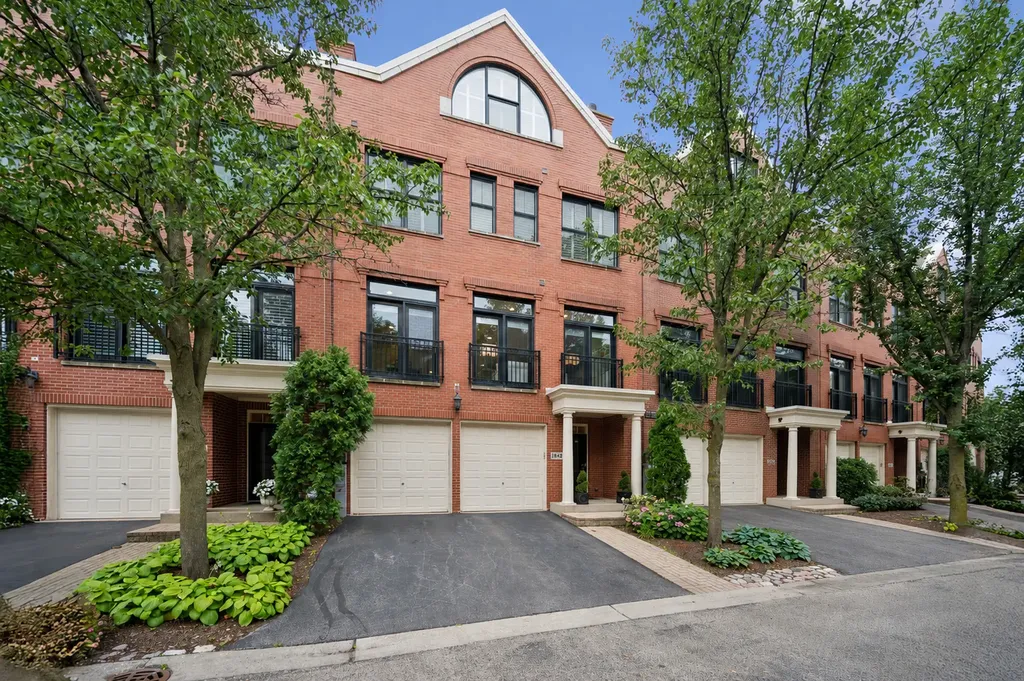 1842 Admiral Court Glenview IL 60026
