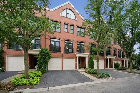 1842 Admiral Court Glenview IL 60026