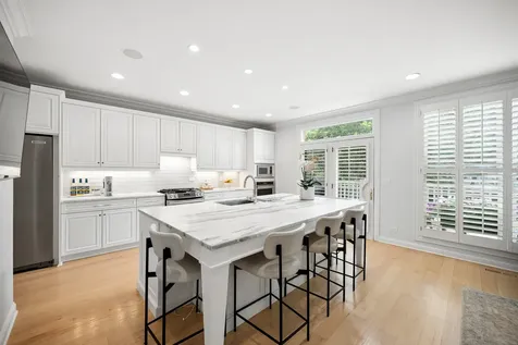 1842 Admiral Court Glenview IL 60026
