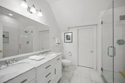 1842 Admiral Court Glenview IL 60026