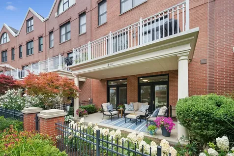 1842 Admiral Court Glenview IL 60026