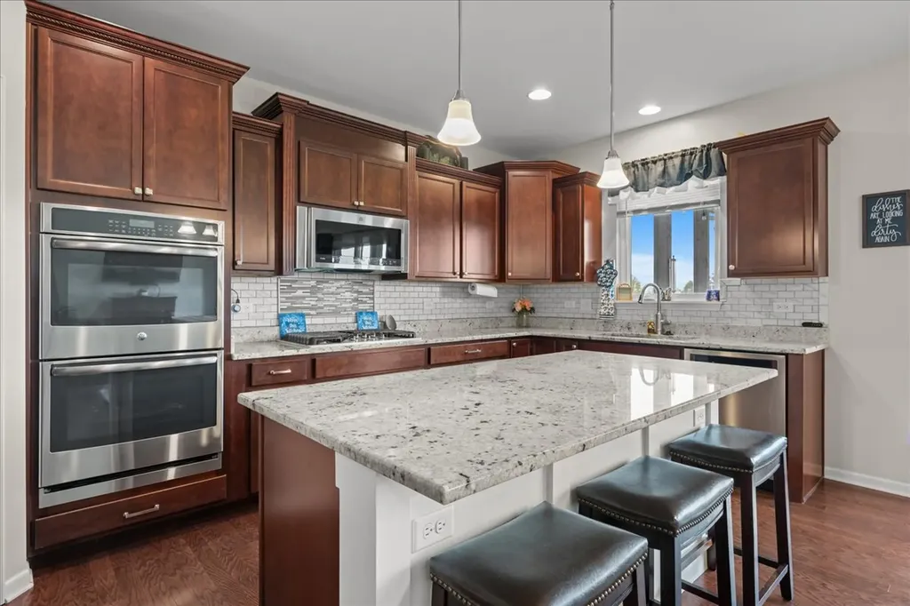 1554 Star Grass Circle Aurora IL 60506