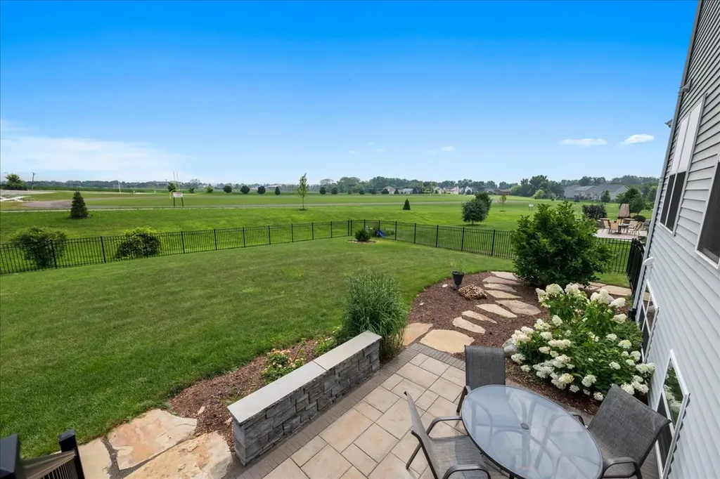 1554 Star Grass Circle Aurora IL 60506