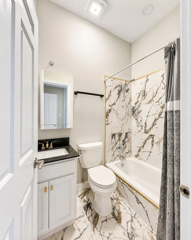 1538 North Rockwell Street Chicago IL 60622