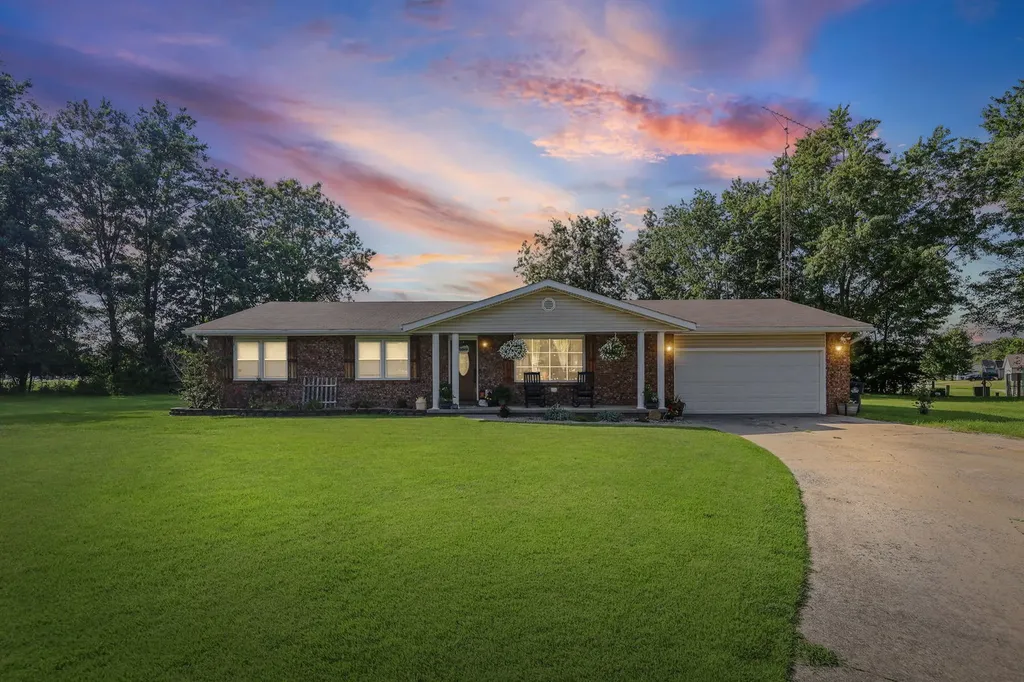 380 Northwood Salem IL 62881