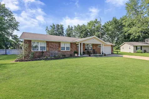 380 Northwood Salem IL 62881