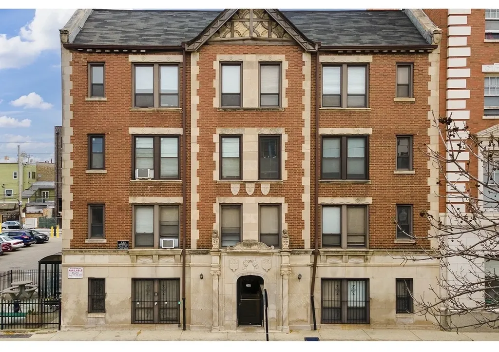 3345 North Marshfield Avenue Chicago IL 60657