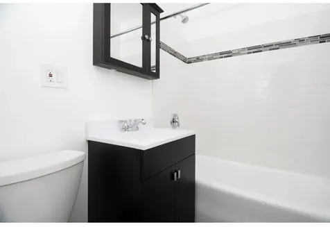 3345 North Marshfield Avenue Chicago IL 60657