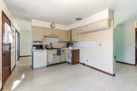 725 Old Post Road Buffalo Grove IL 60089