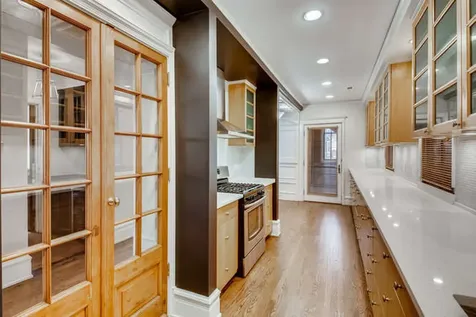 1429 West Roscoe Street Chicago IL 60657