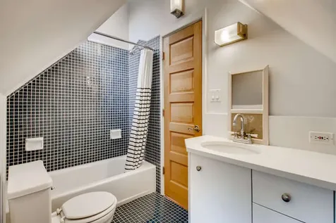 1429 West Roscoe Street Chicago IL 60657