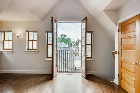 1429 West Roscoe Street Chicago IL 60657