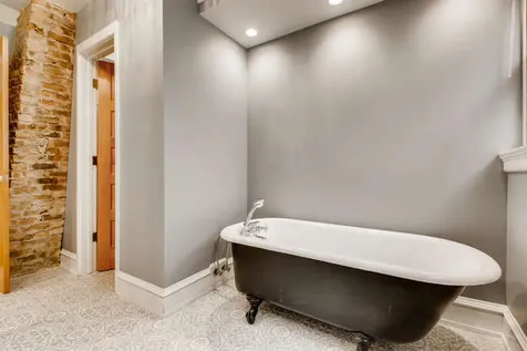 1429 West Roscoe Street Chicago IL 60657