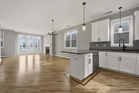 1517 West Fry Street Chicago IL 60642