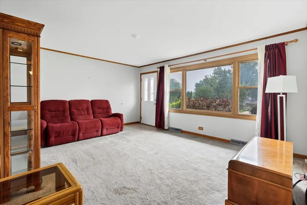 23W566 Bryn Mawr Avenue Roselle IL 60172