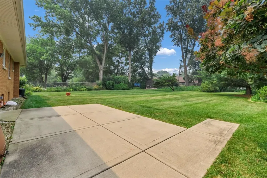 23W566 Bryn Mawr Avenue Roselle IL 60172