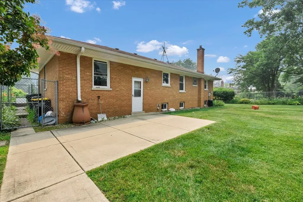 23W566 Bryn Mawr Avenue Roselle IL 60172