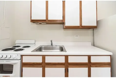 3345 North Marshfield Avenue Chicago IL 60657
