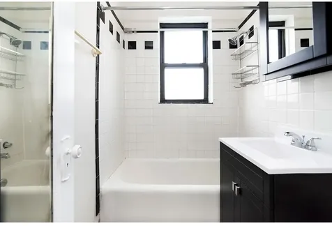 3345 North Marshfield Avenue Chicago IL 60657