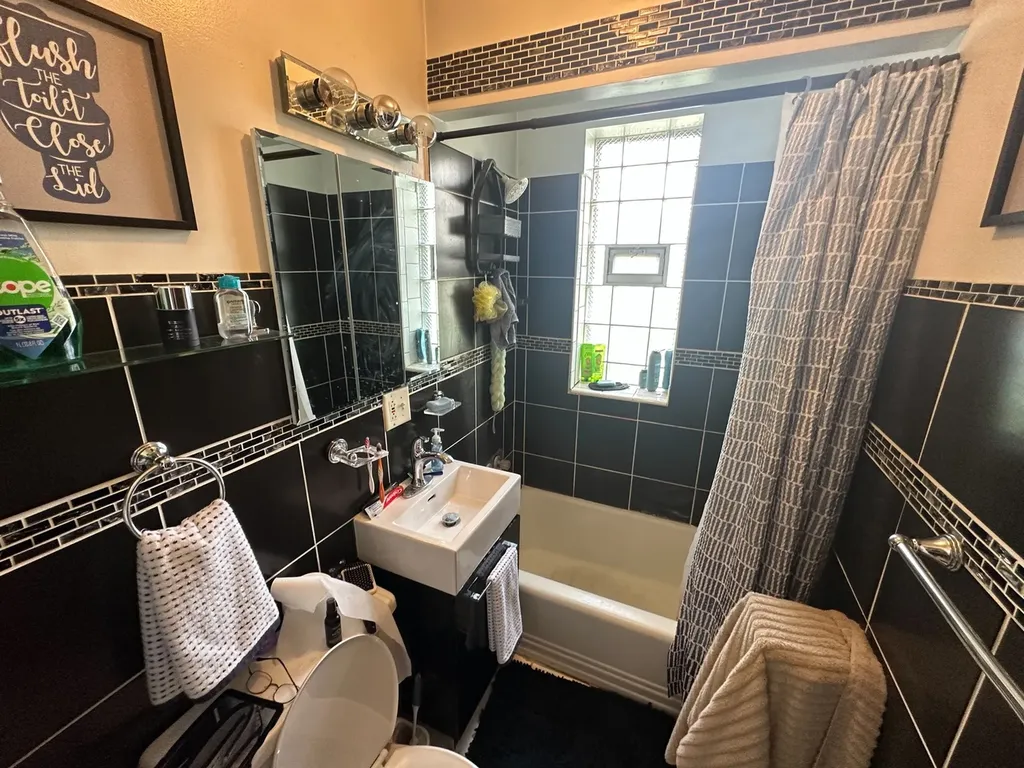 10856 South Avenue D Avenue Chicago IL 60617