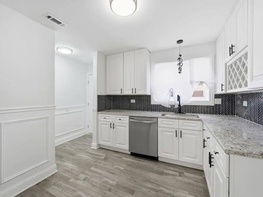 8359 South State Street Chicago IL 60619