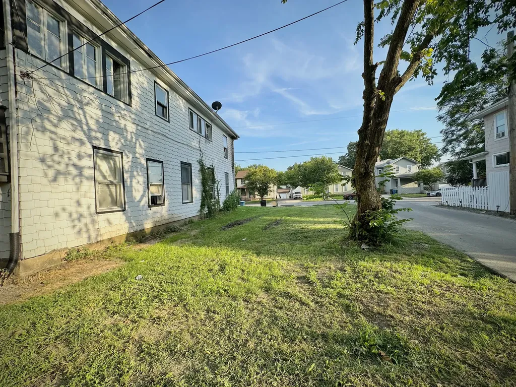 422 North Avenue Aurora IL 60505