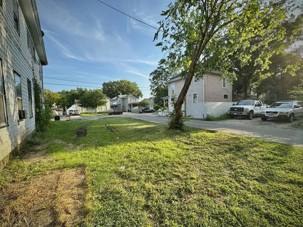 422 North Avenue Aurora IL 60505