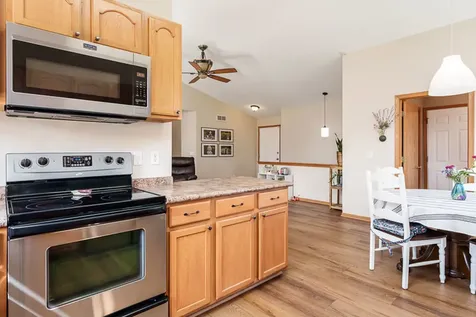 5649 Thribble Cross Roscoe IL 61073