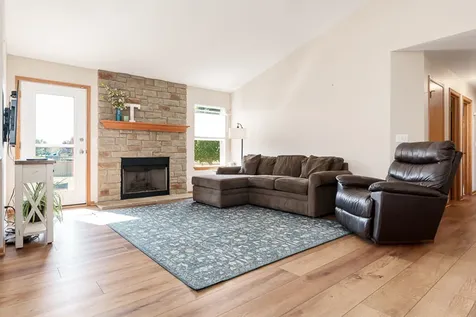 5649 Thribble Cross Roscoe IL 61073