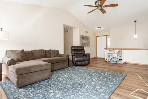 5649 Thribble Cross Roscoe IL 61073