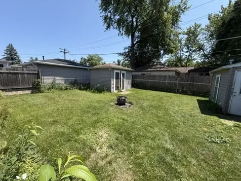 17 Sycamore Avenue Carpentersville IL 60110