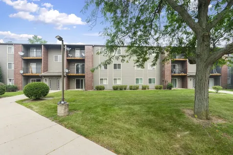 727 Elm Lane Woodstock IL 60098