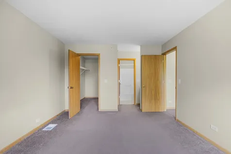 727 Elm Lane Woodstock IL 60098