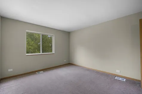 727 Elm Lane Woodstock IL 60098