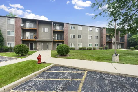 727 Elm Lane Woodstock IL 60098