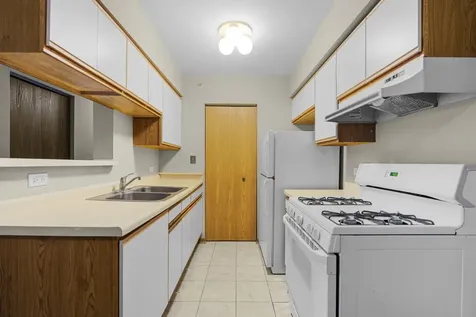 727 Elm Lane Woodstock IL 60098