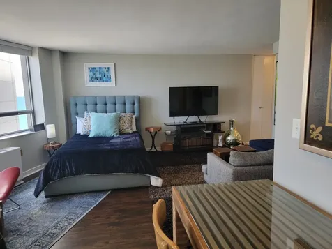 5701 North Sheridan Road Chicago IL 60660