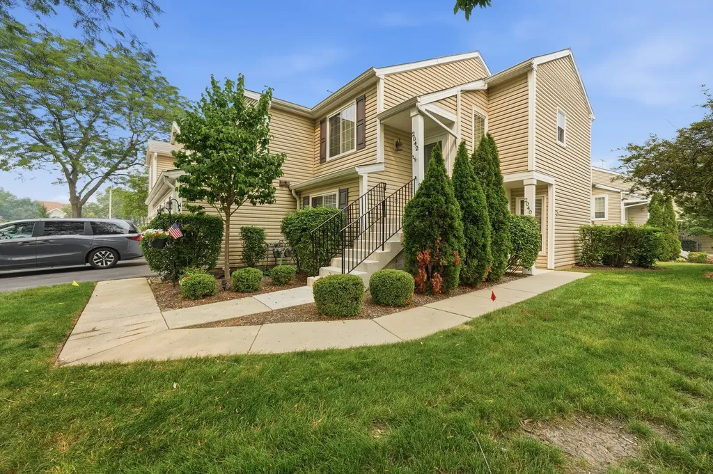 2042 Windemere Circle Schaumburg IL 60194