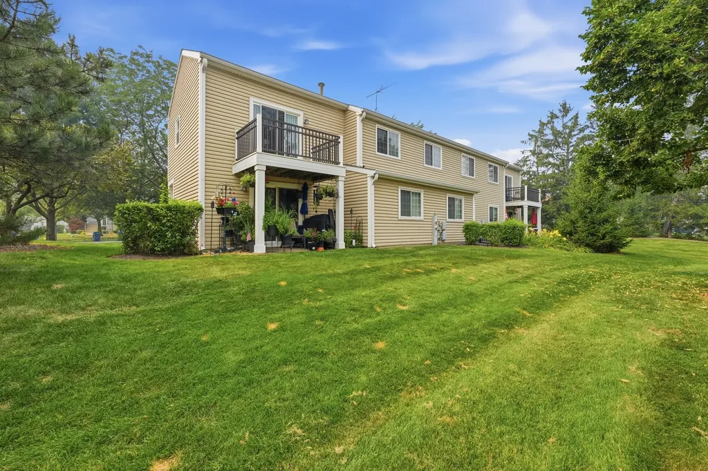 2042 Windemere Circle Schaumburg IL 60194
