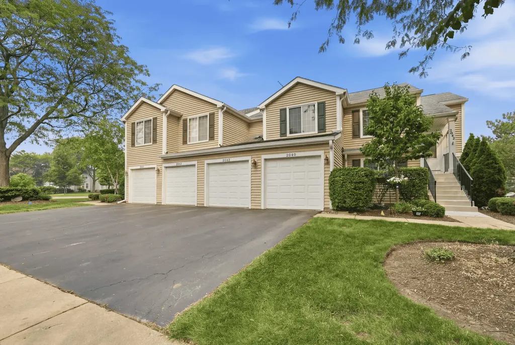 2042 Windemere Circle Schaumburg IL 60194