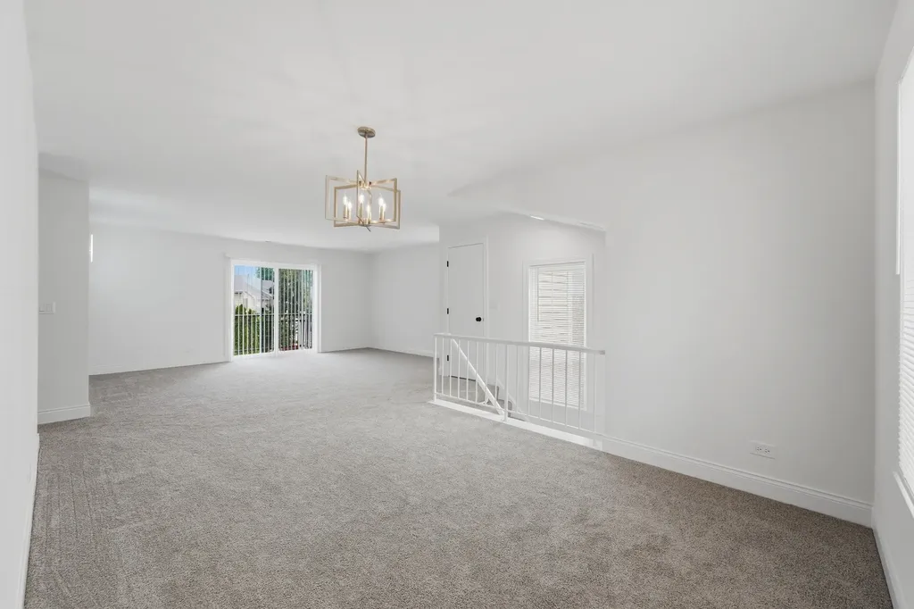 2042 Windemere Circle Schaumburg IL 60194