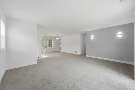 2042 Windemere Circle Schaumburg IL 60194