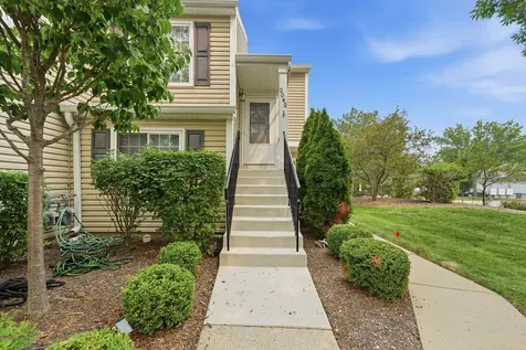 2042 Windemere Circle Schaumburg IL 60194