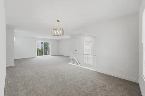2042 Windemere Circle Schaumburg IL 60194