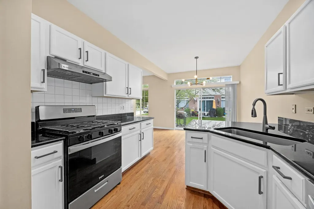 1644 Windward Avenue Naperville IL 60563